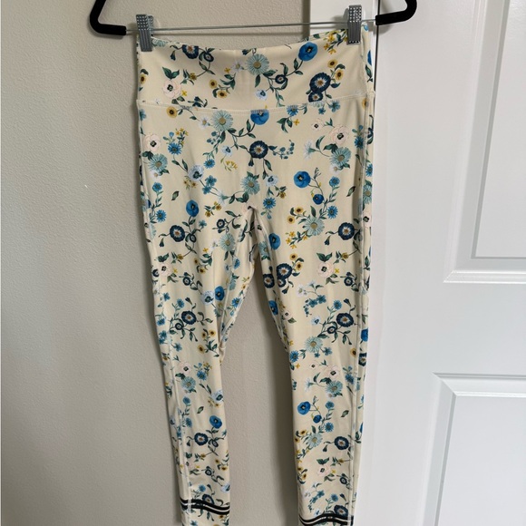 Fabletics Women's Cream and Blue Floral Leggings - Picture 1 of 3